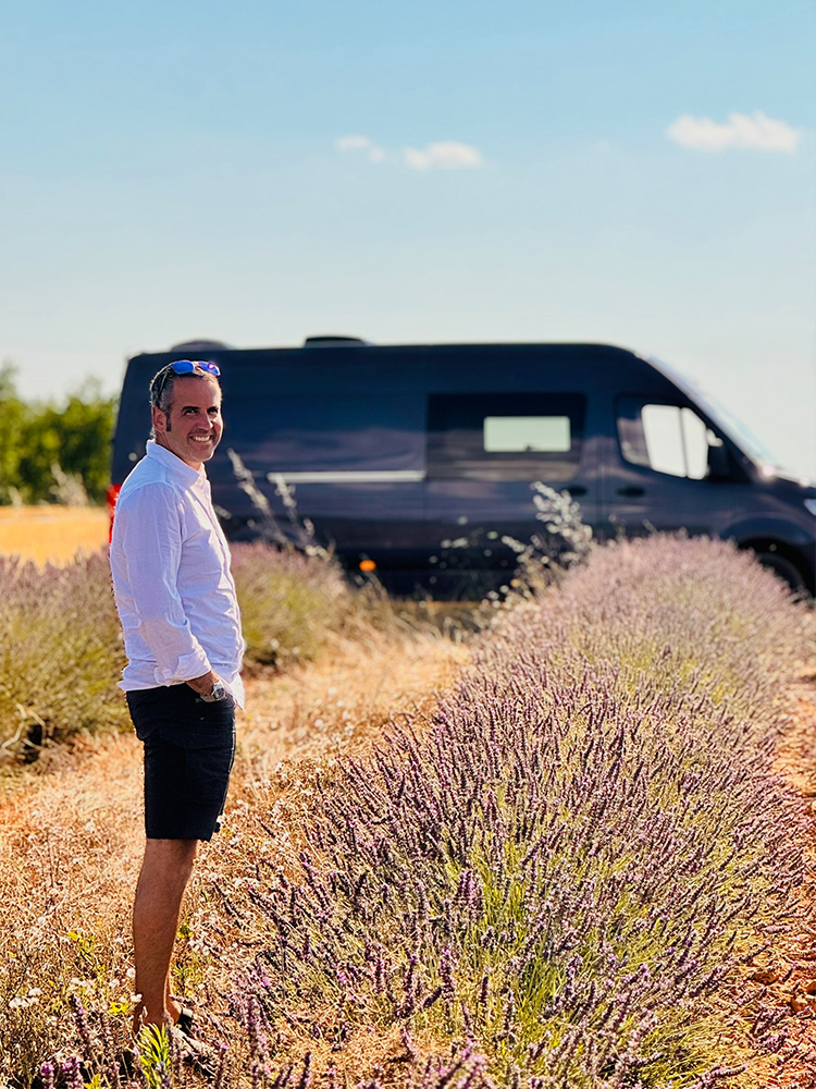 OUR STORY 14 Aménagement Rocksalt – Andy Rocksaltvan co-founder – van haut de gamme façonné par la vie et réalisé en France