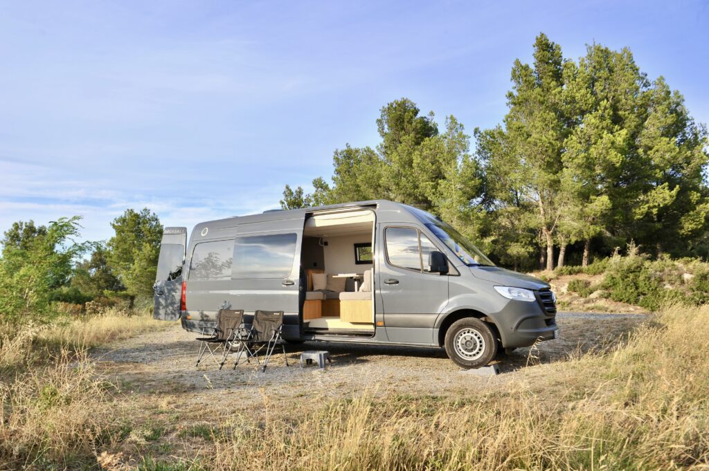 Sprinter camping hors route 4X4, front runner